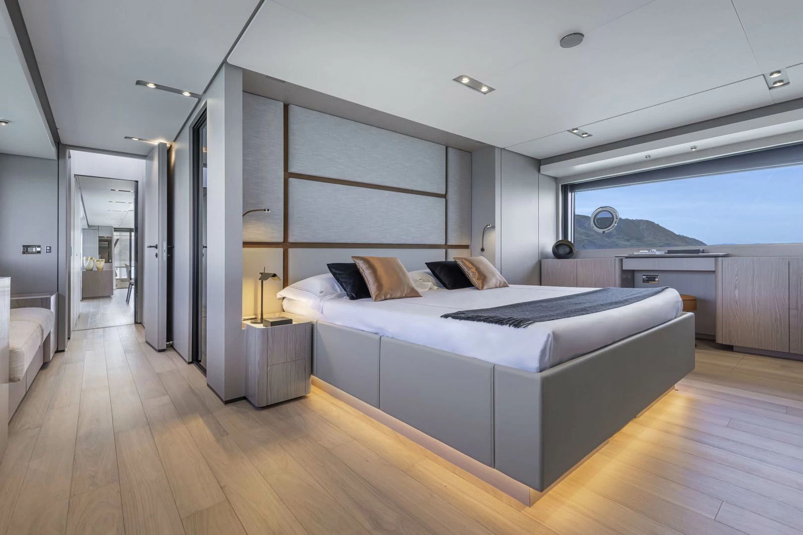 法拉帝 （Ferretti）1000-2000-M86