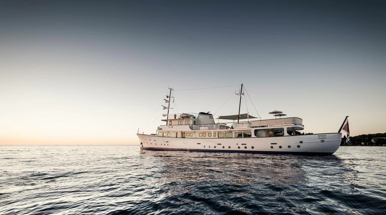 斐帝星（Feadship） Istros