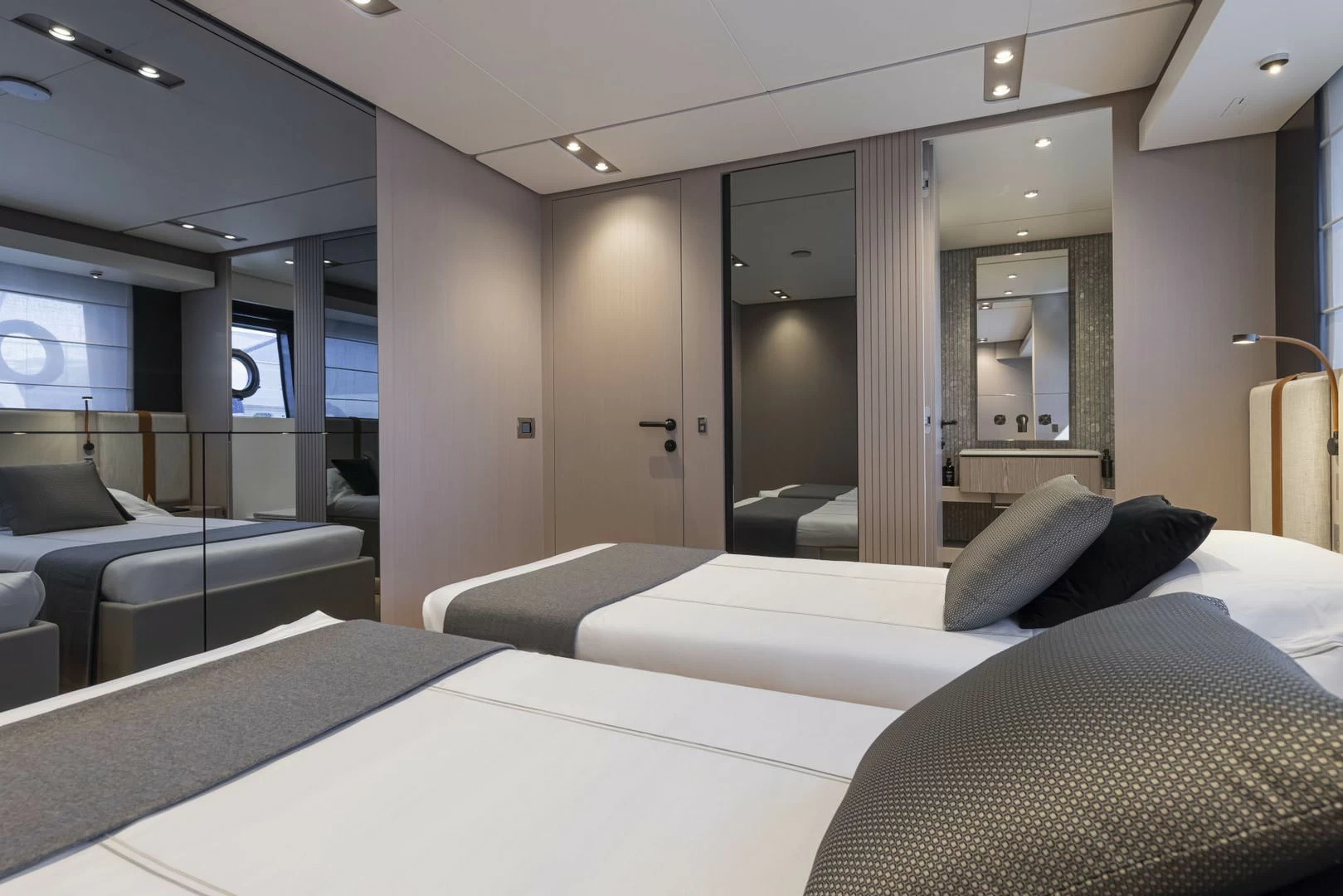 法拉帝 （Ferretti）1000-2000-M86
