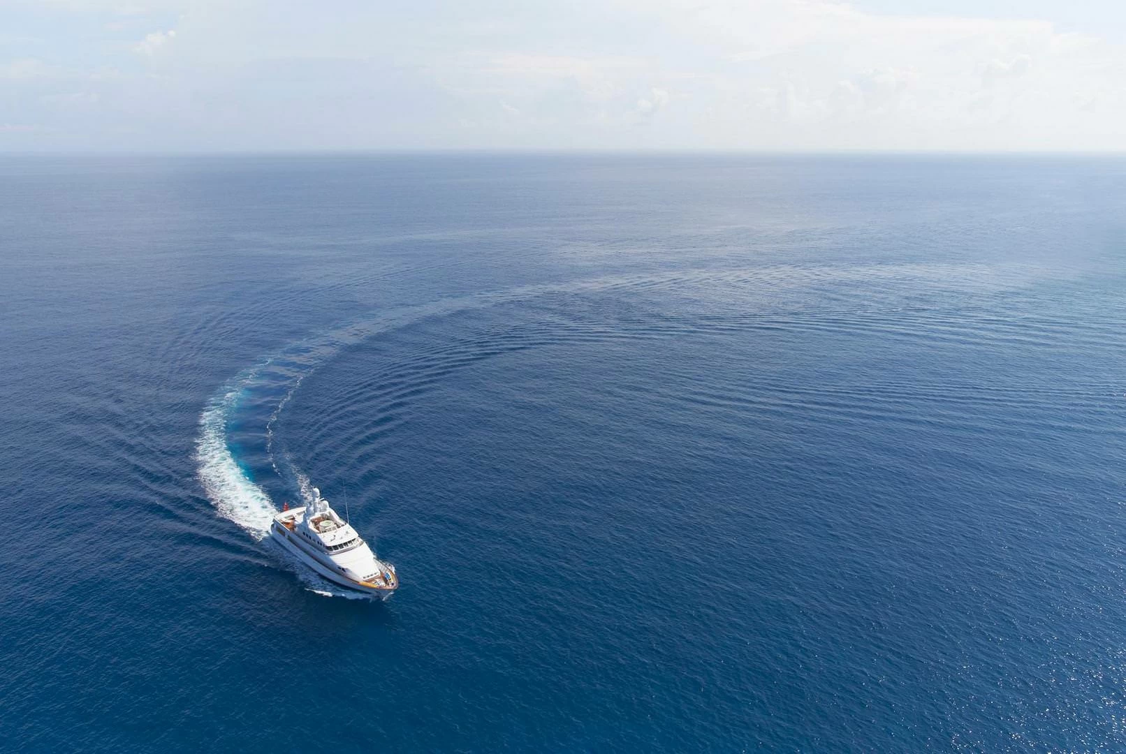 斐帝星（Feadship）White Rabbit
