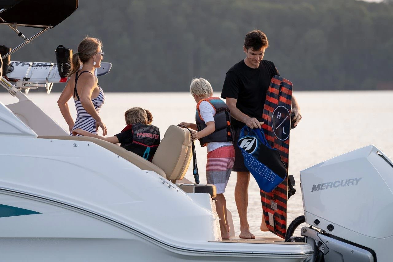 希瑞（SeaRay）SDX 250 OUTBOARD