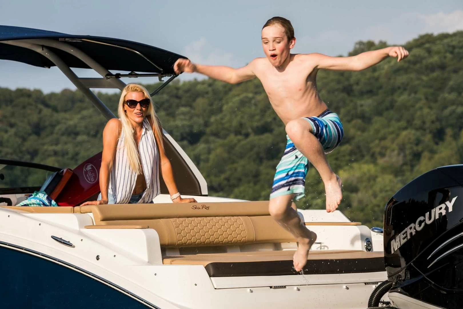  希瑞（SeaRay）SDX 290 OUTBOARD