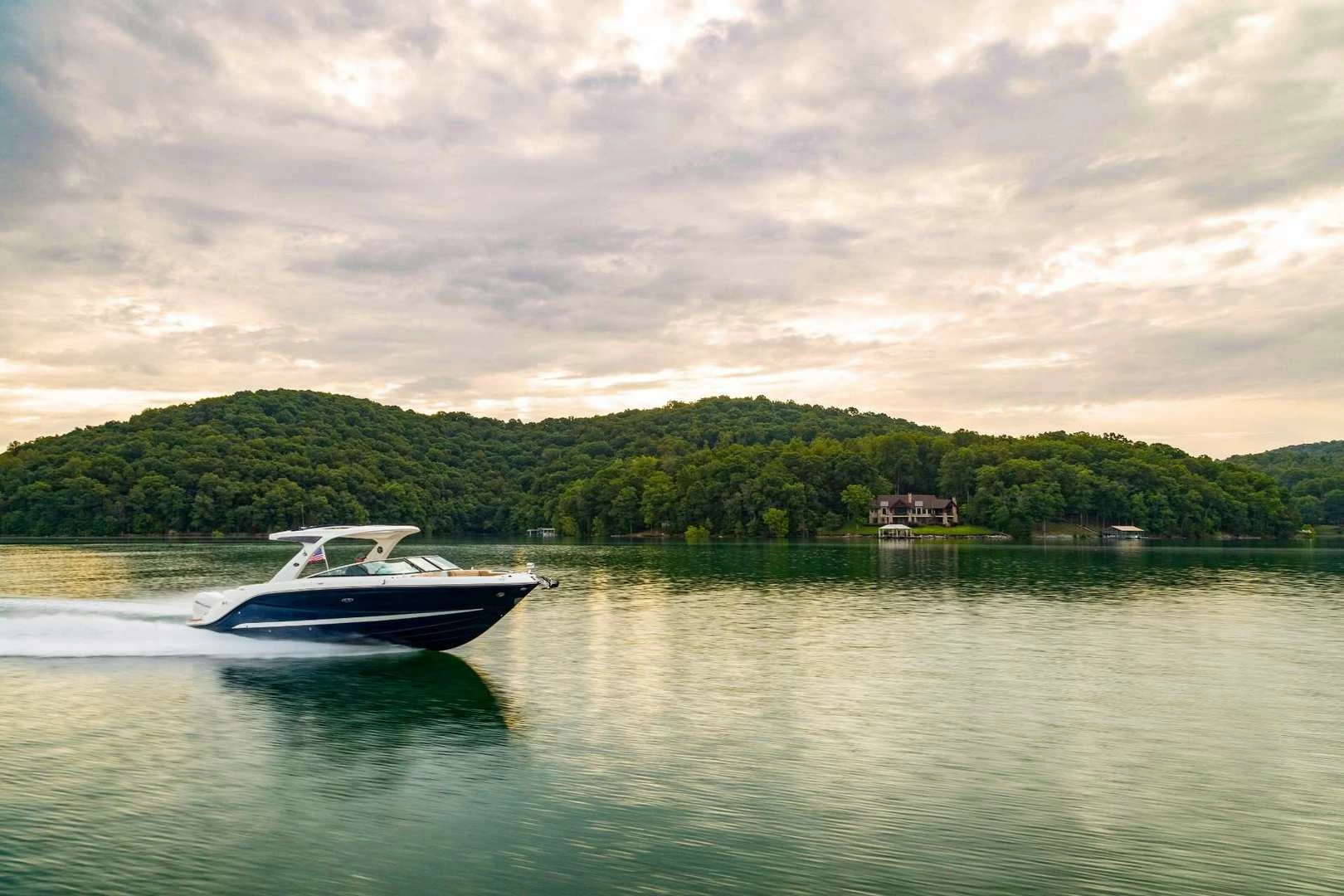 希瑞（SeaRay）SLX 310 OUTBOARD