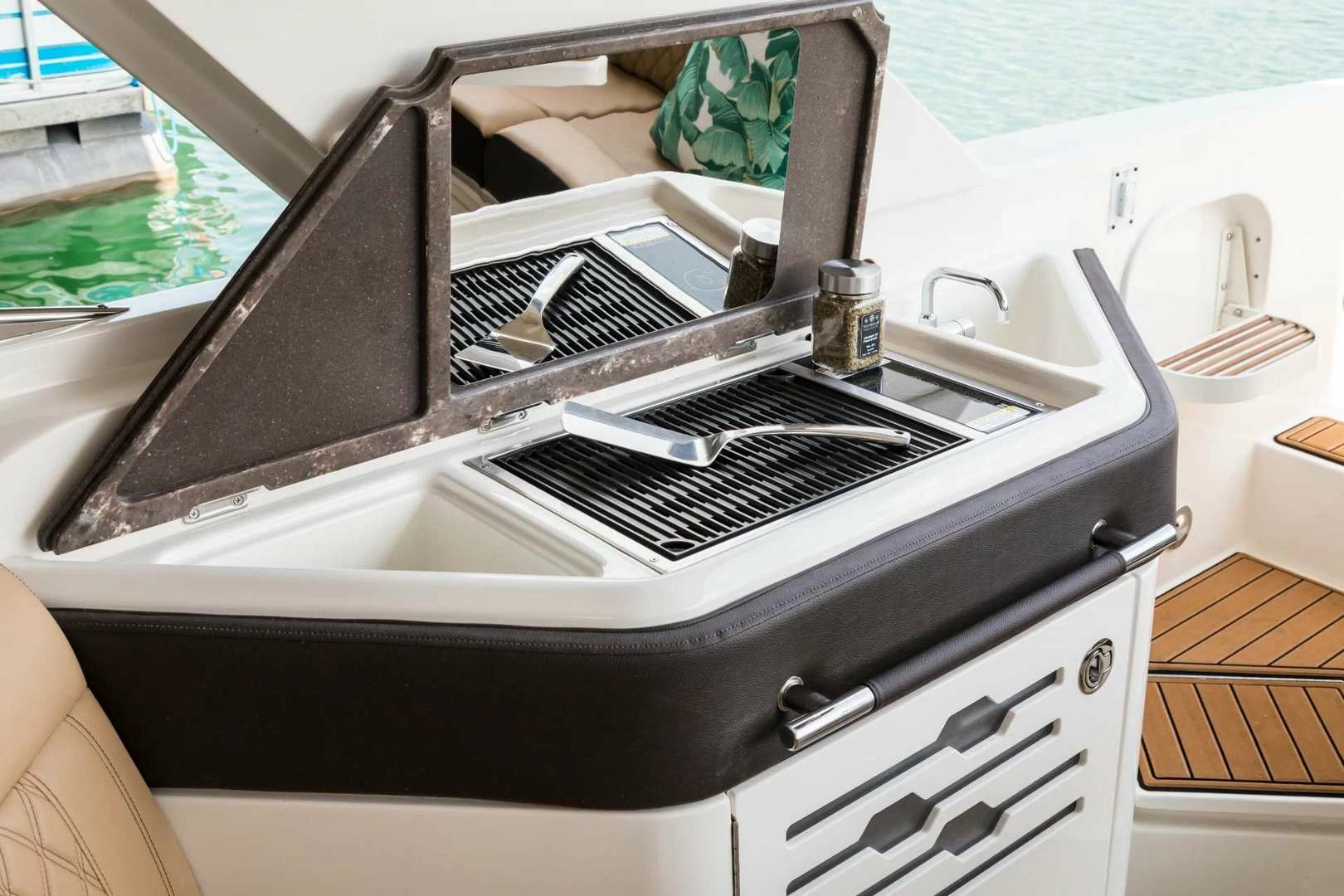 希瑞（SeaRay）SLX 310 OUTBOARD