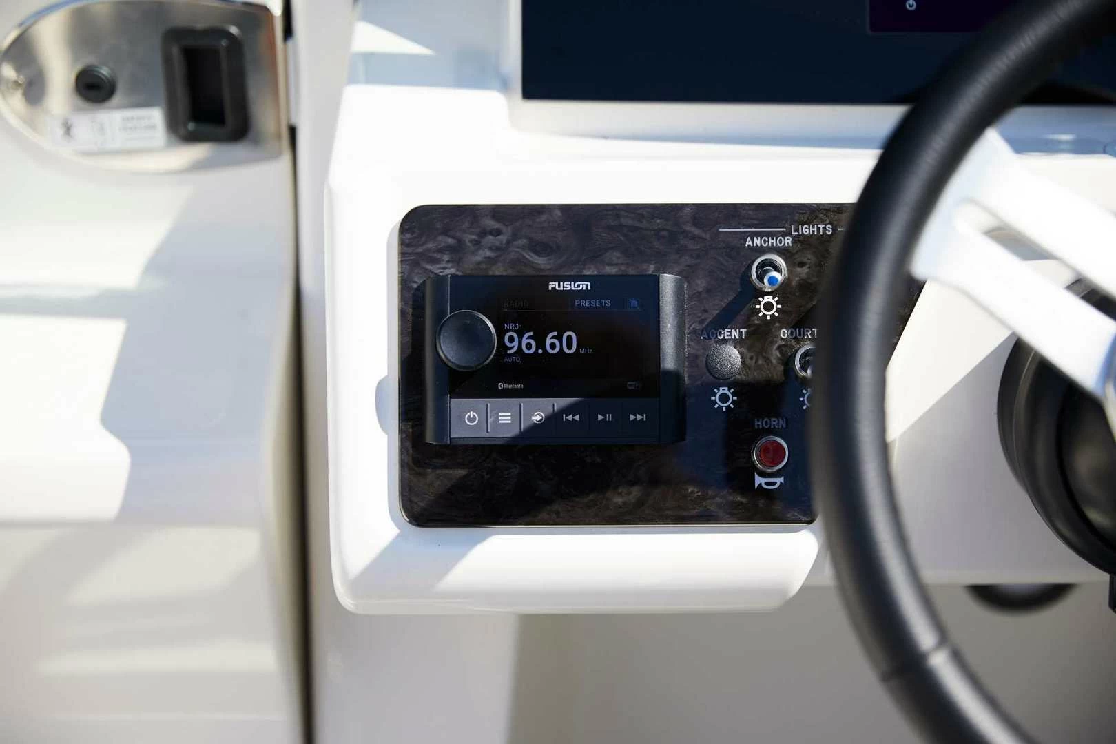 希瑞（SeaRay）SUN SPORT 230 OUTBOARD