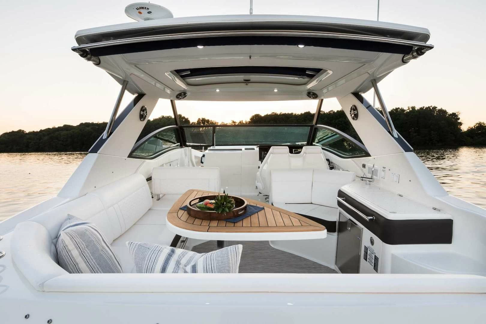 希瑞（SeaRay）SUNDANCER 320