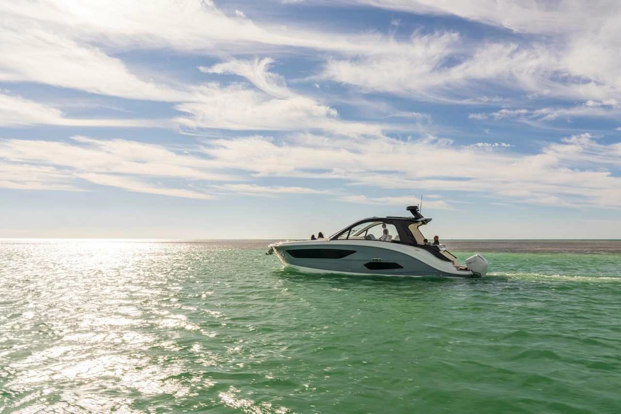 希瑞（SeaRay）SUNDANCER 370 OUTBOARD