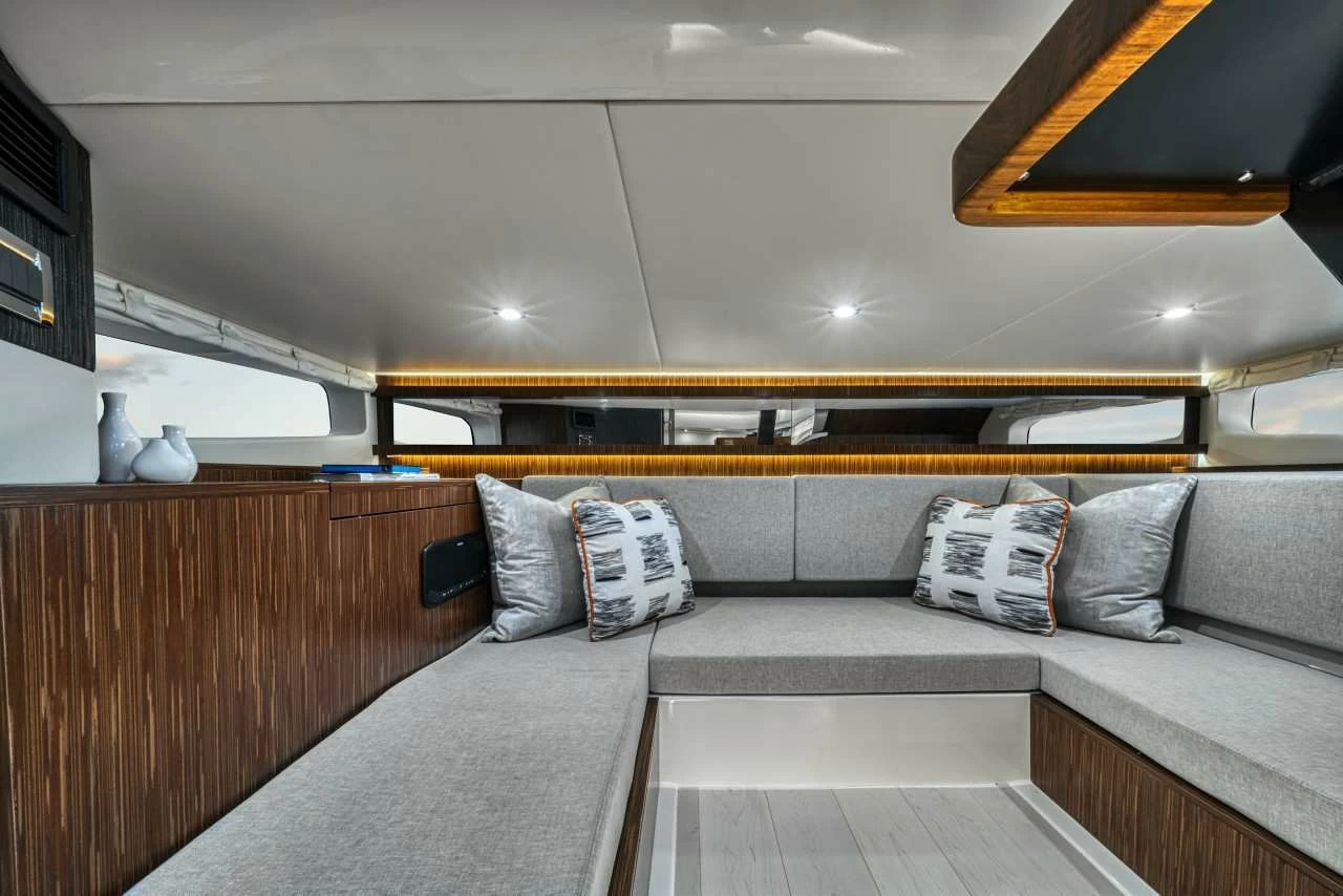 希瑞（SeaRay）SUNDANCER 370 OUTBOARD