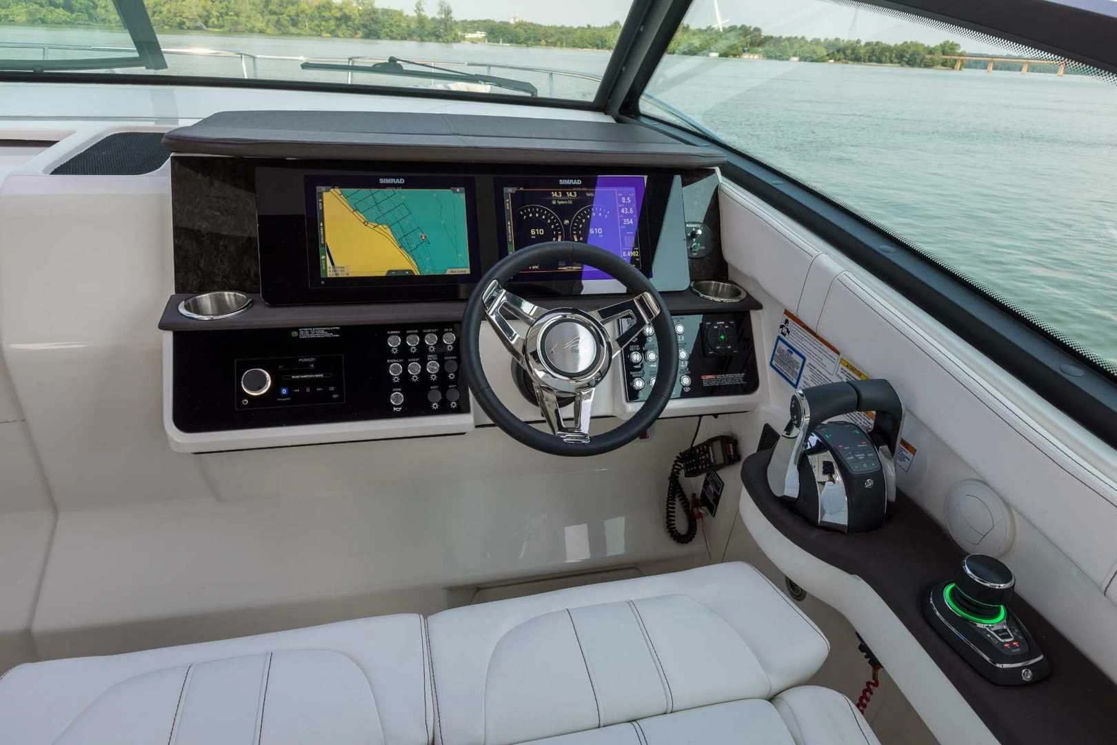 希瑞（SeaRay）SUNDANCER 320 OUTBOARD