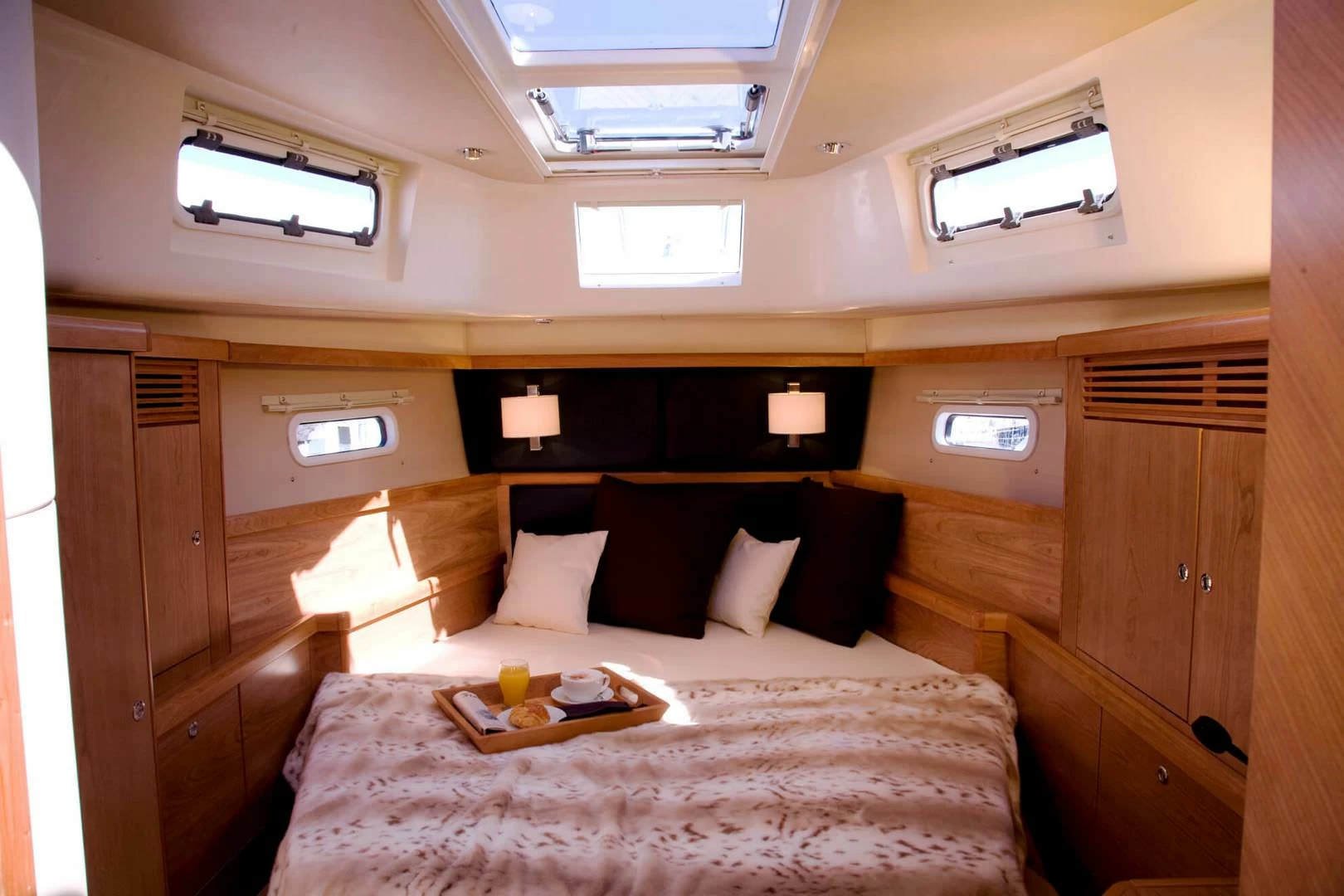 汉斯（Hanse）Moody Decksaloon 45
