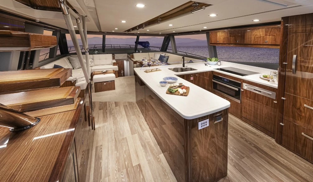 里维埃拉(Riviera)64运动型豪华游艇主甲板沙龙、厨房区域