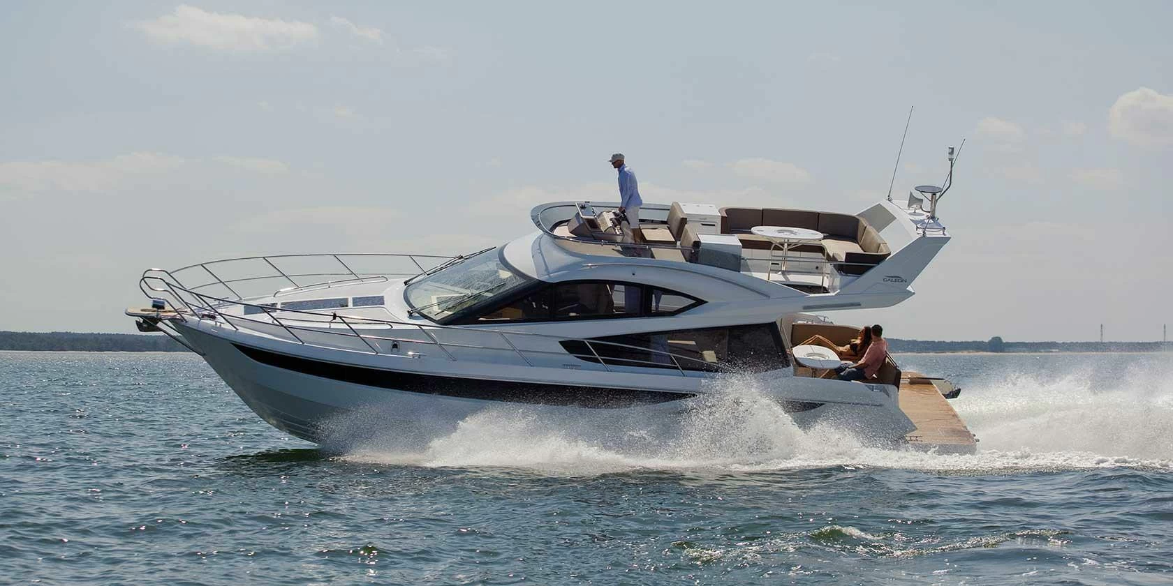 卡帝尔（Galeon）420 FLY	