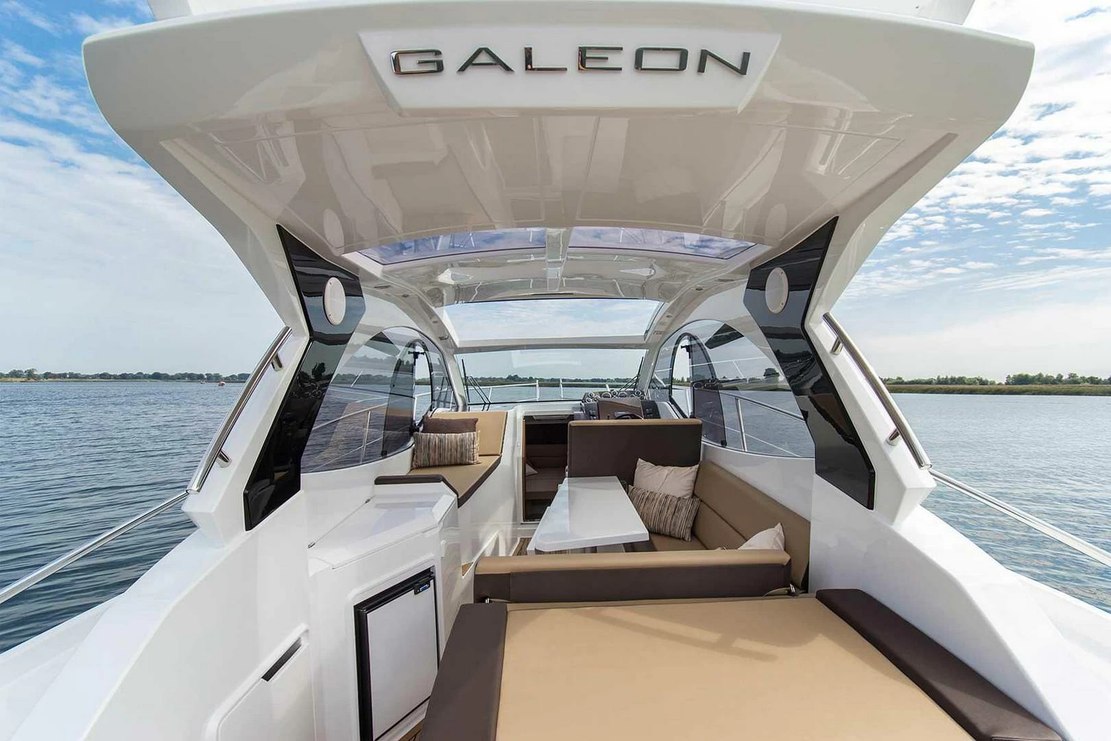 卡帝尔（Galeon）300 FLY