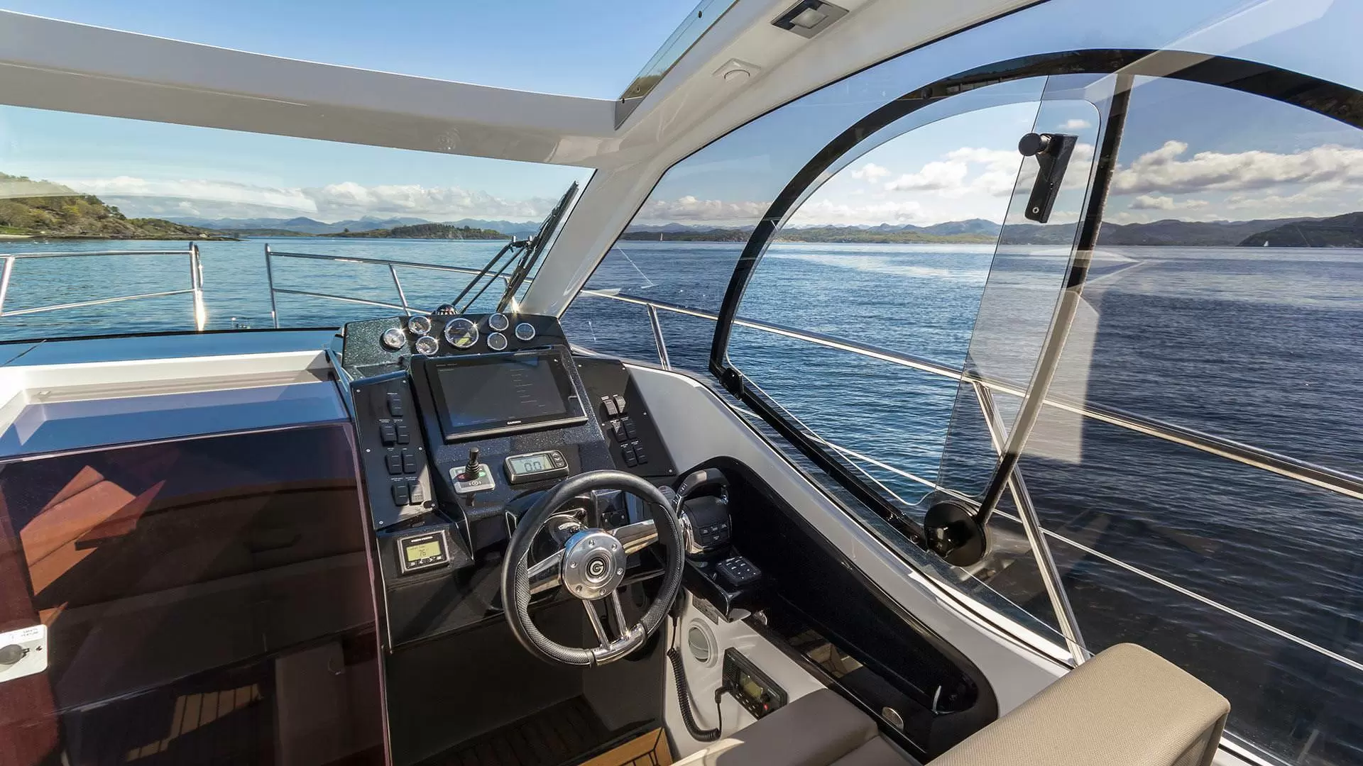卡帝尔（Galeon）305 HTS