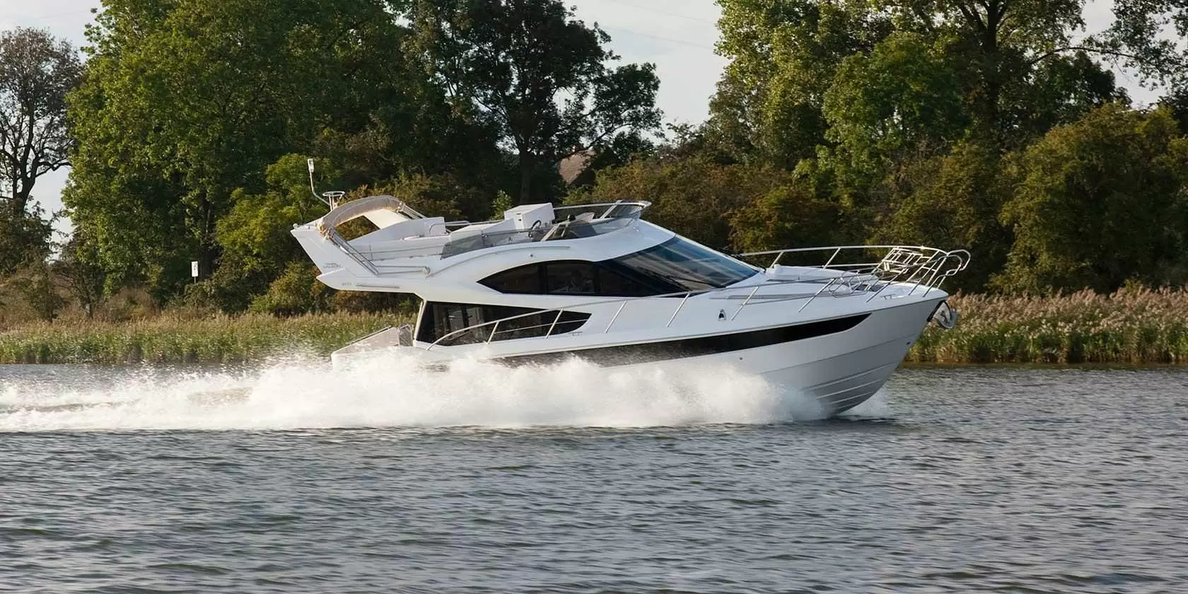卡帝尔（Galeon）420 FLY	
