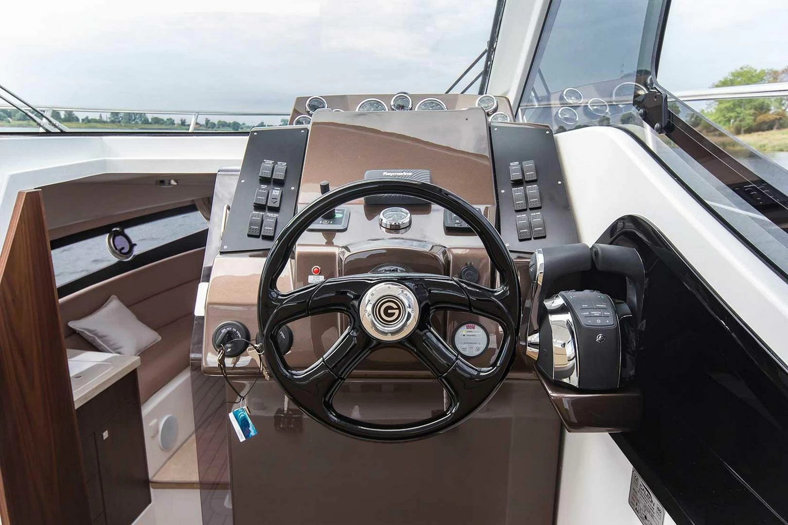 卡帝尔（Galeon）305 HTS
