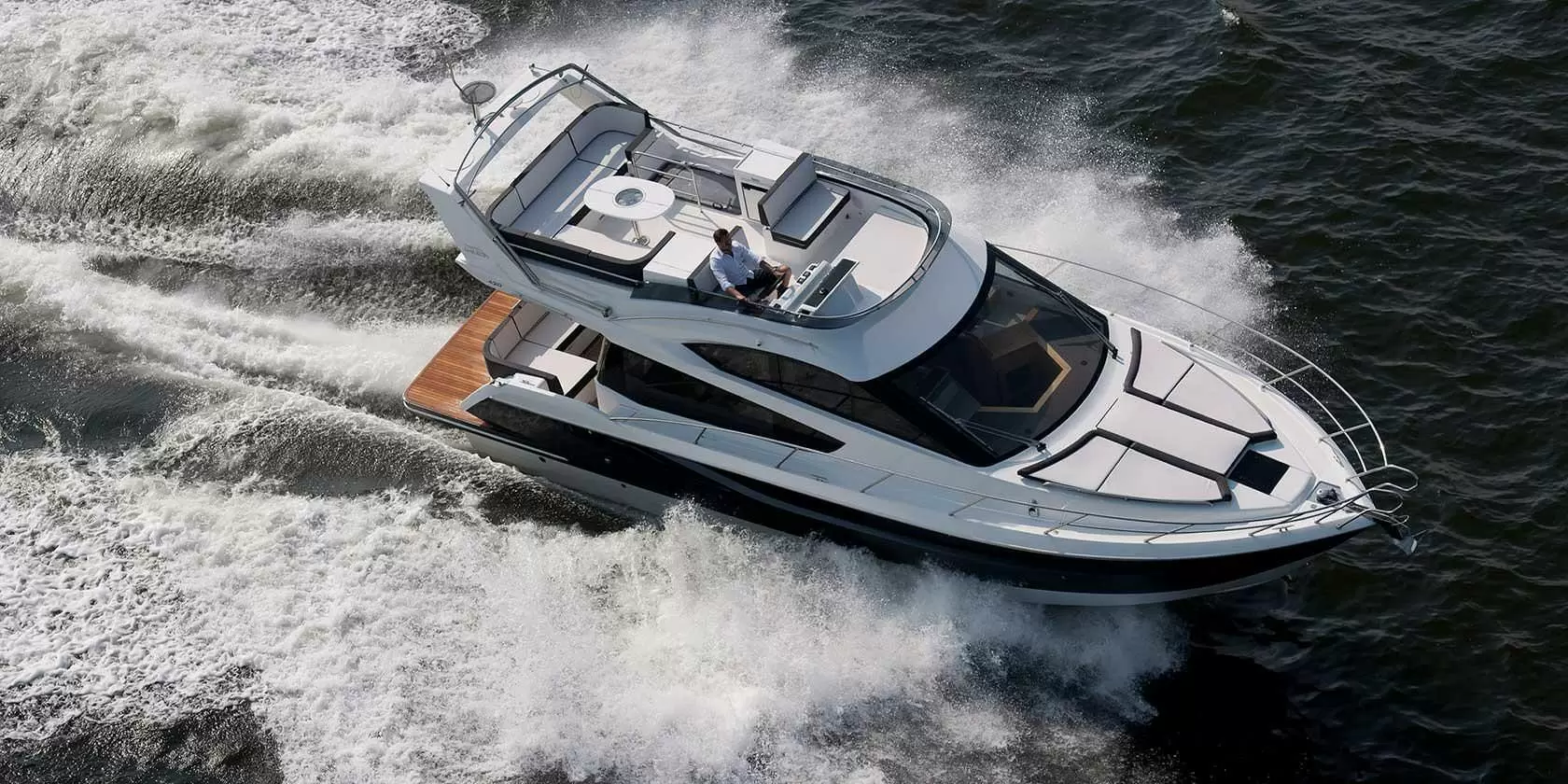 卡帝尔（Galeon）420 FLY	
