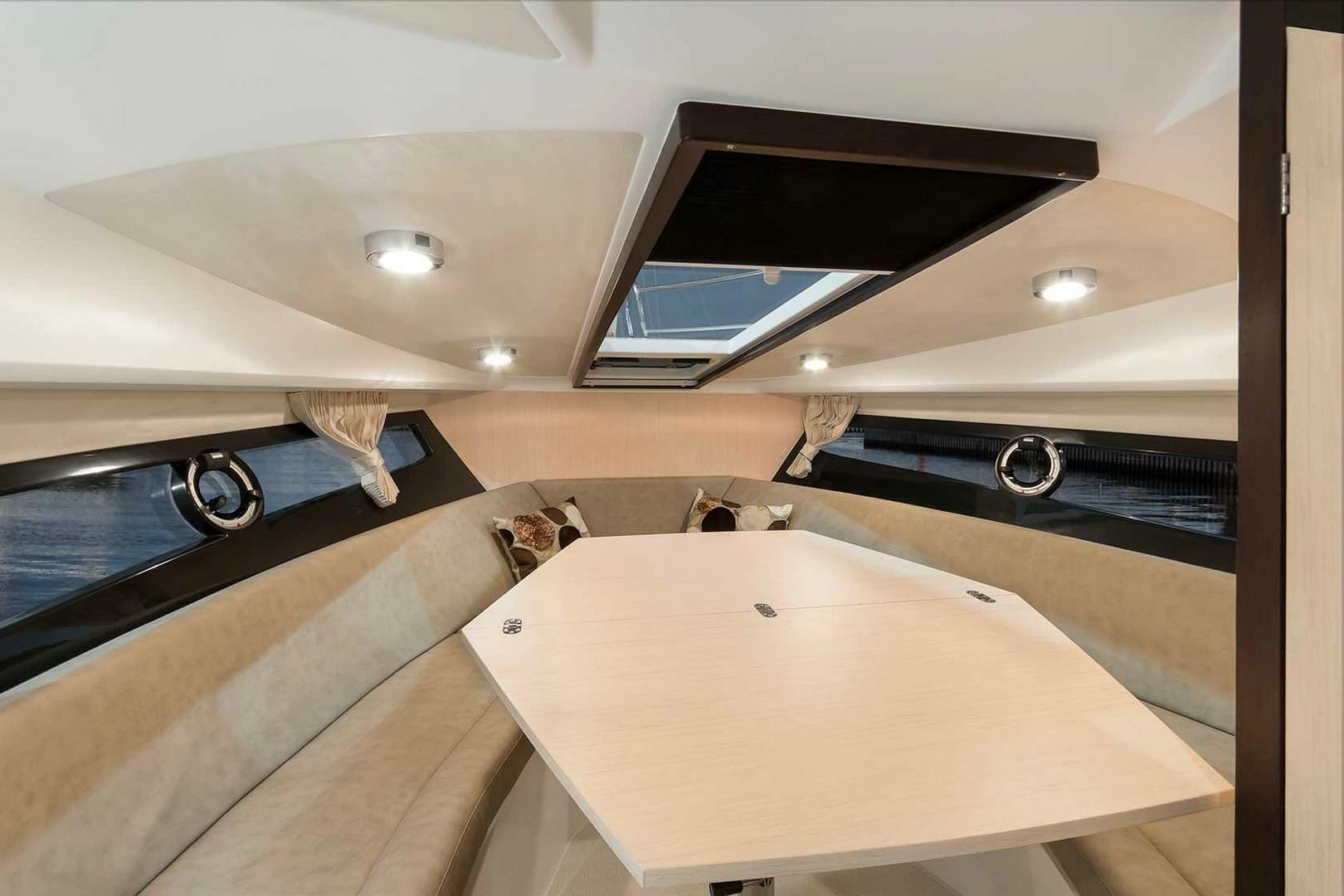 卡帝尔（Galeon）305 HTS