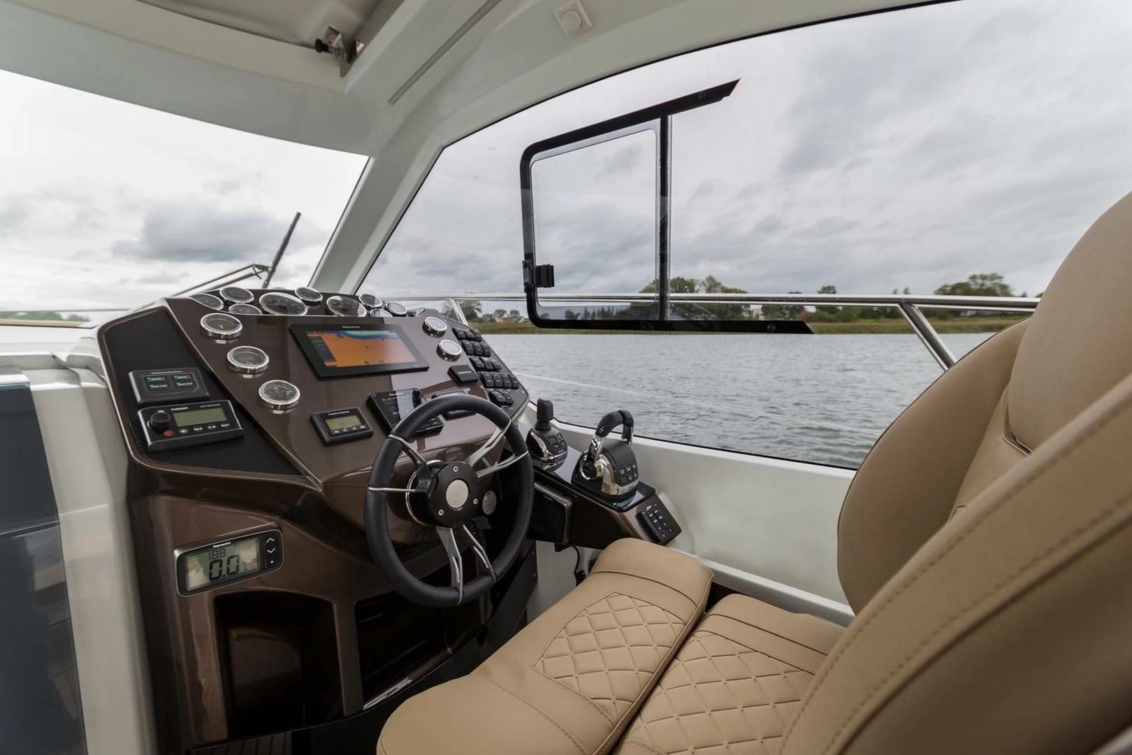 卡帝尔（Galeon）335 HTS