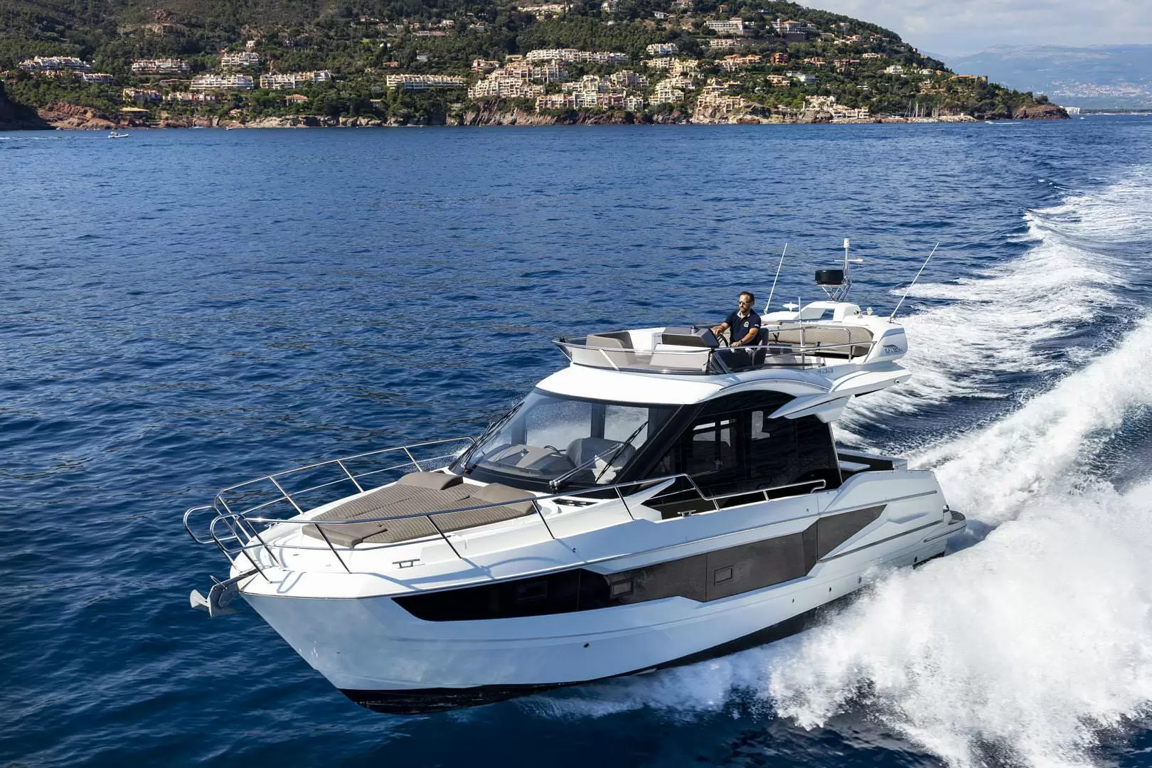 卡帝尔（Galeon）400 FLY