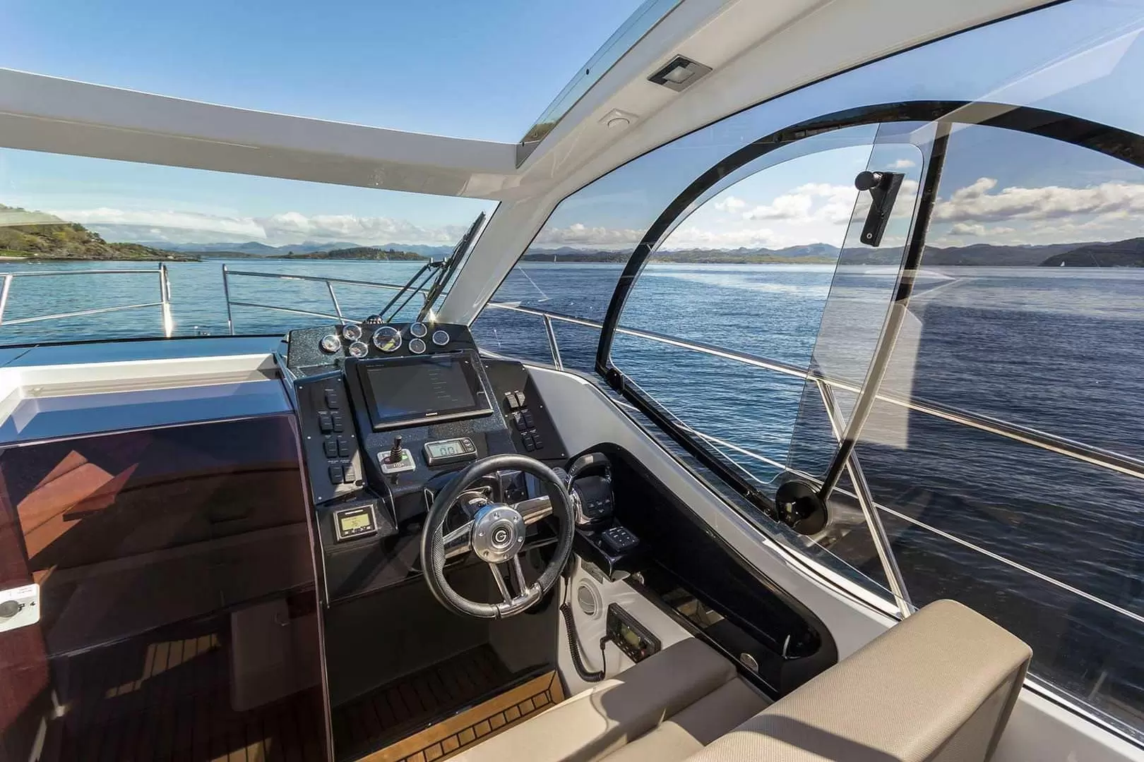 卡帝尔（Galeon）305 HTS