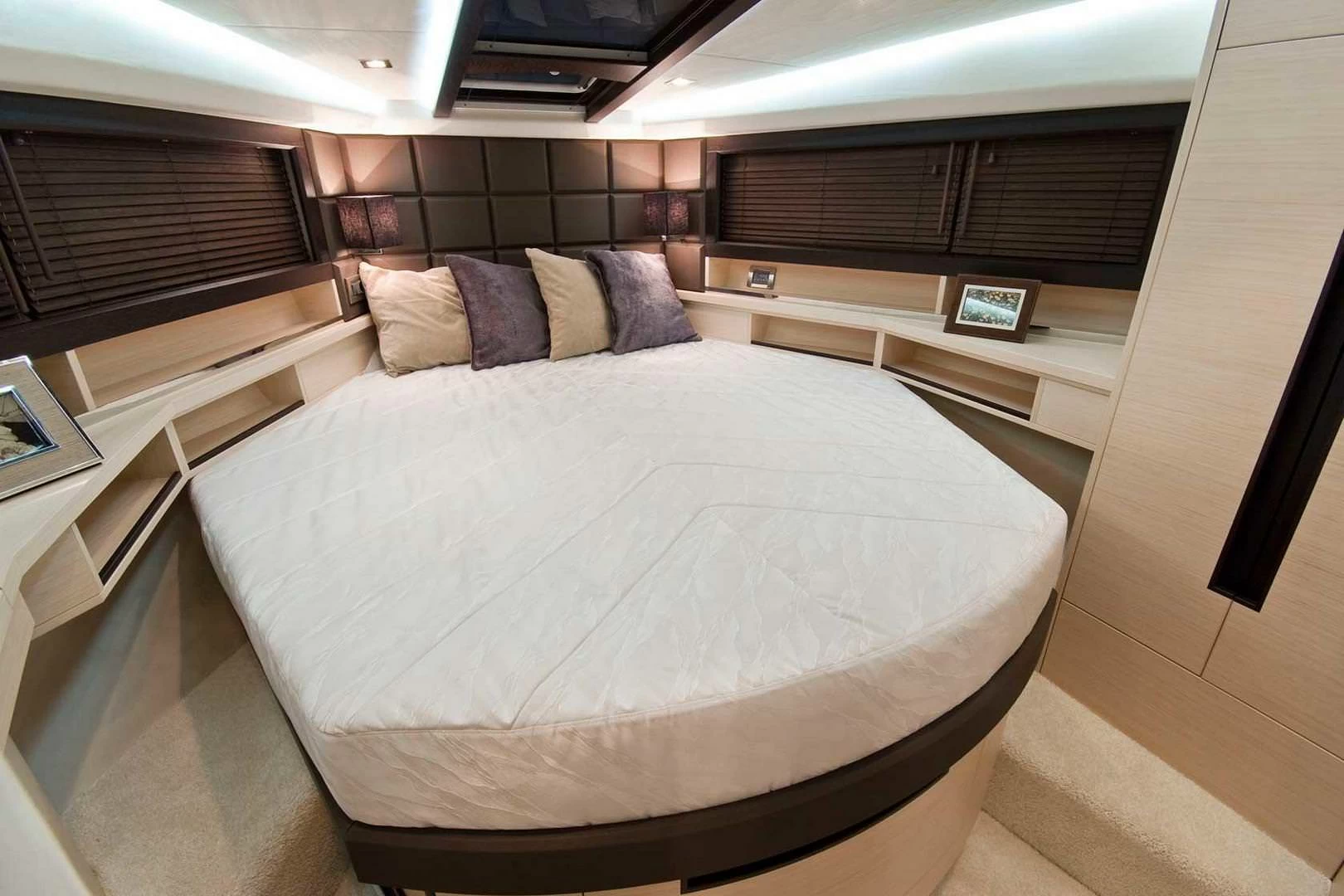 卡帝尔（Galeon）420 FLY	