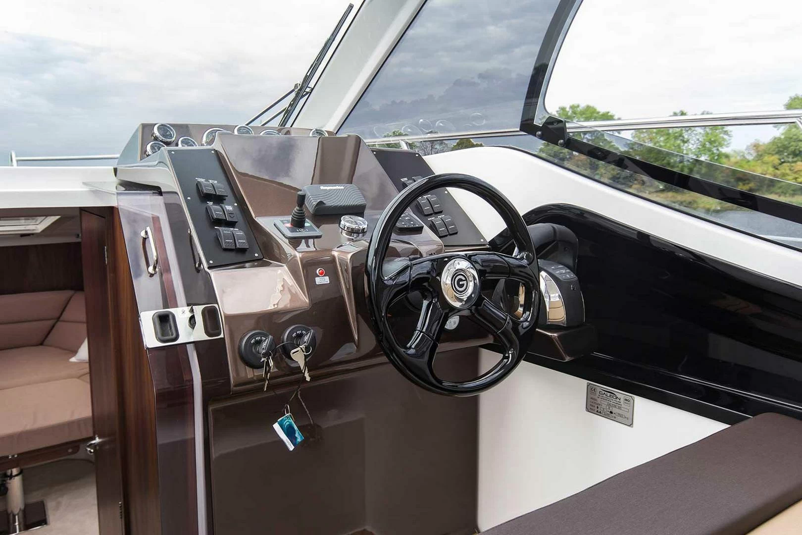 卡帝尔（Galeon）305 HTS