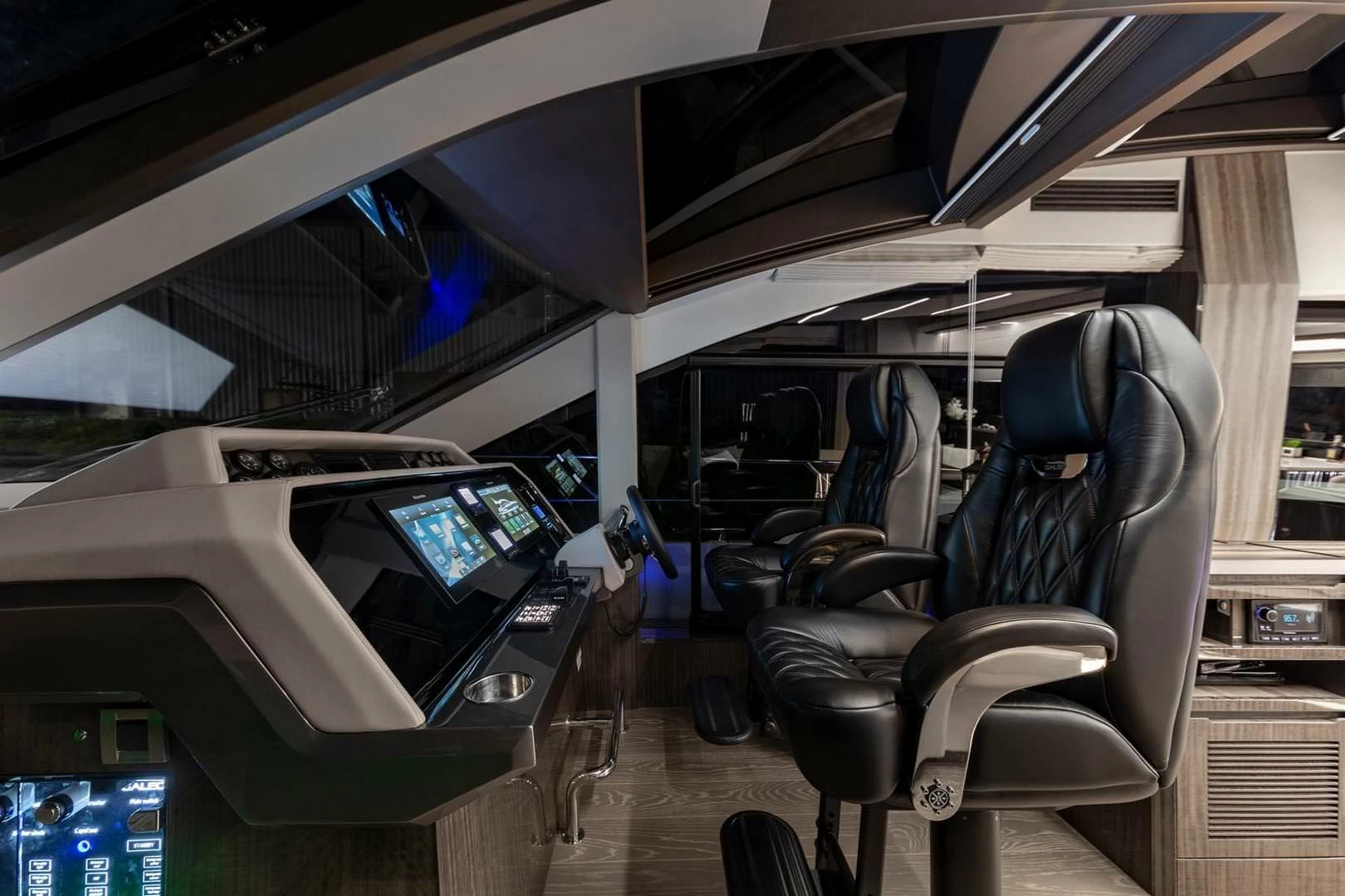 卡帝尔（Galeon）650 SKYDECK
