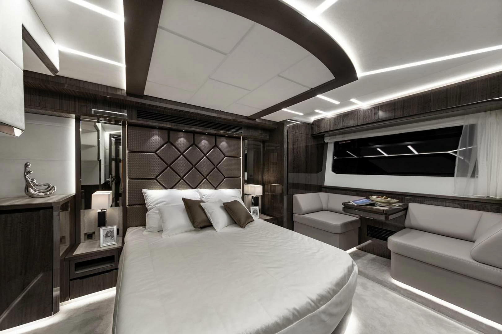卡帝尔（Galeon）650 SKYDECK