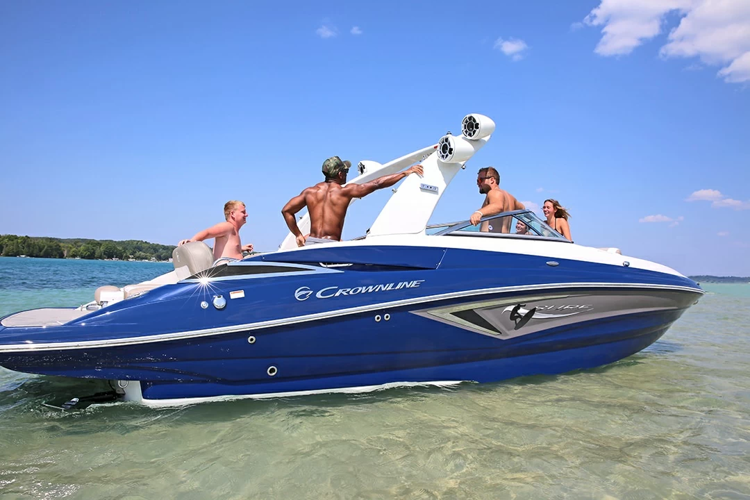 科罗娜（Crownline）E 275 SURF