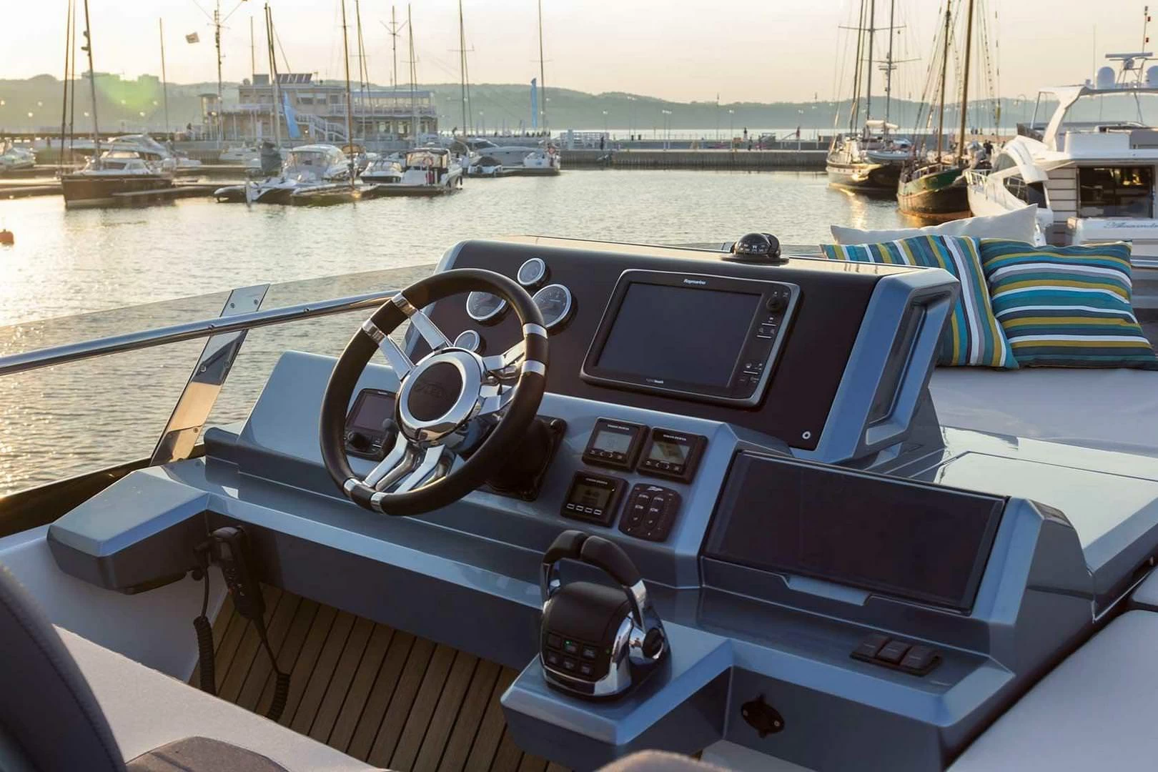 卡帝尔（Galeon）550 FLY