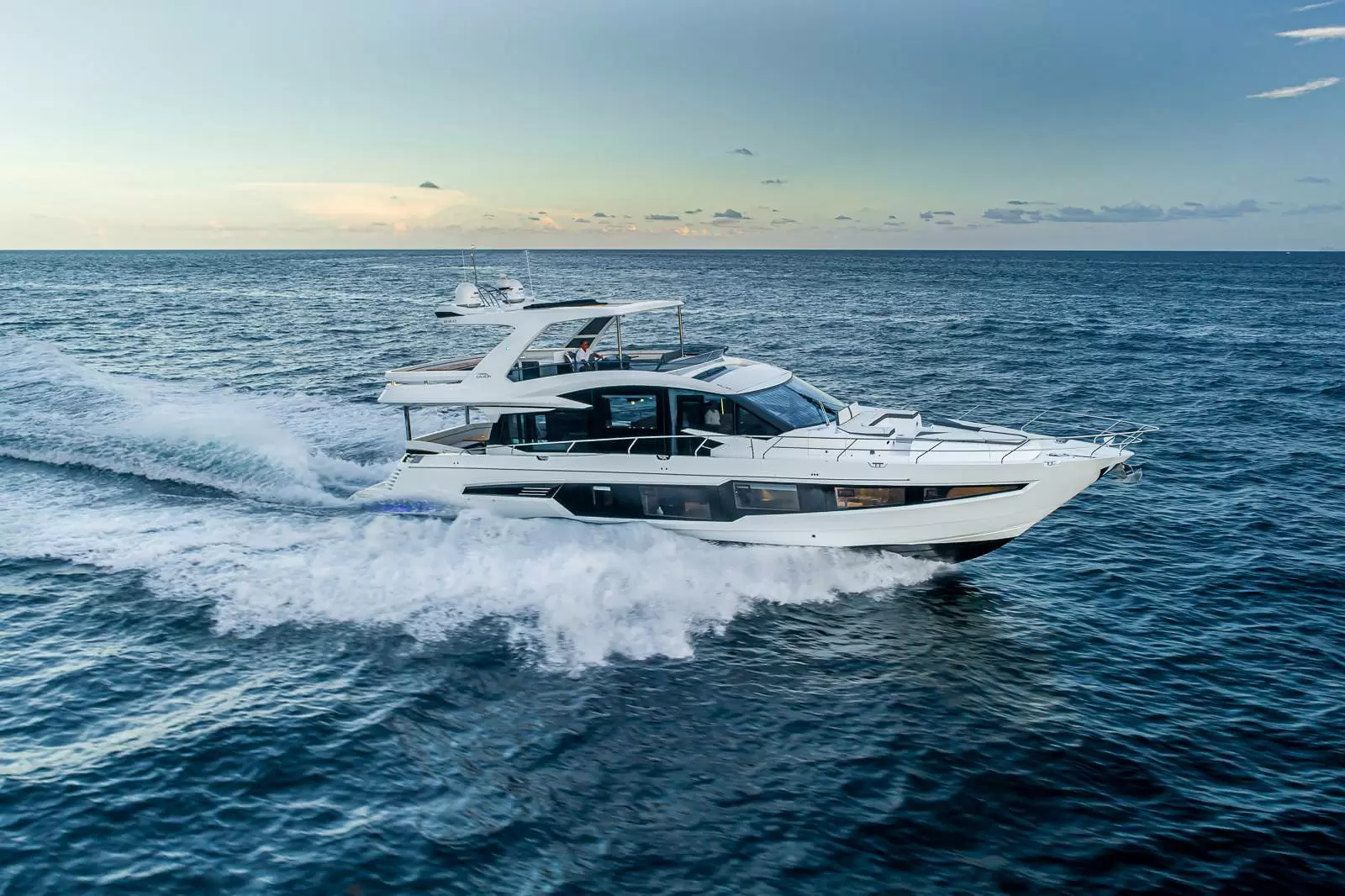 卡帝尔（Galeon）680 FLY