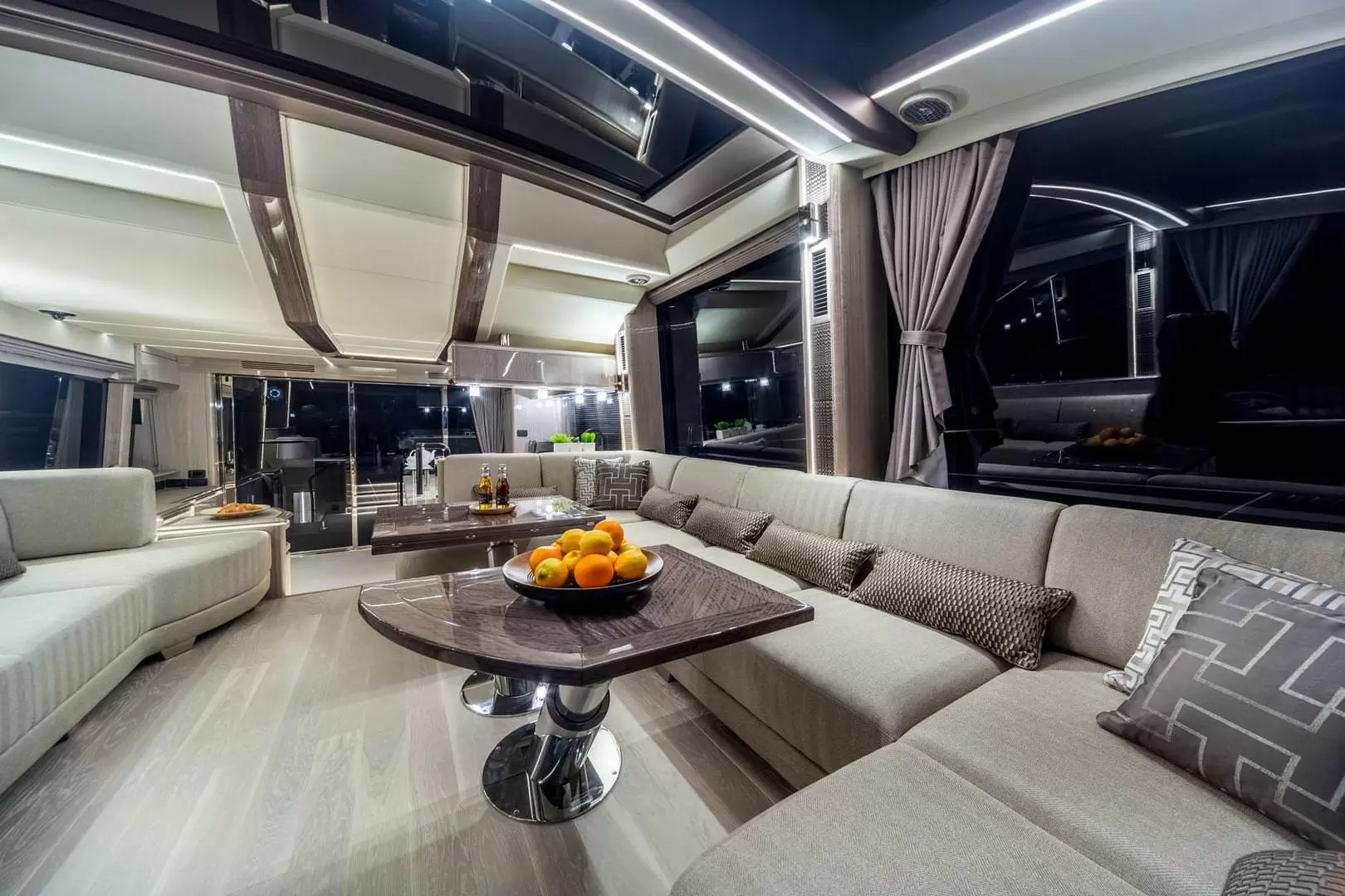 卡帝尔（Galeon）700 SKYDECK