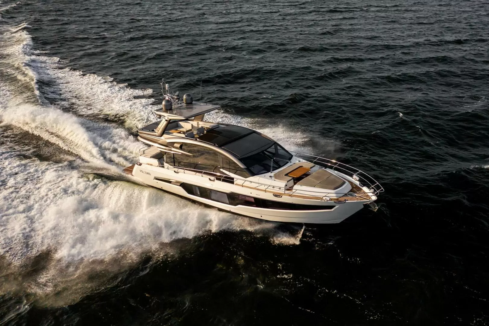 卡帝尔（Galeon）700 SKYDECK