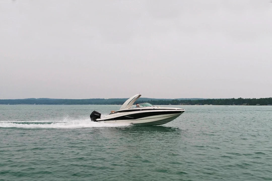 科罗娜（Crownline）E 255 XS