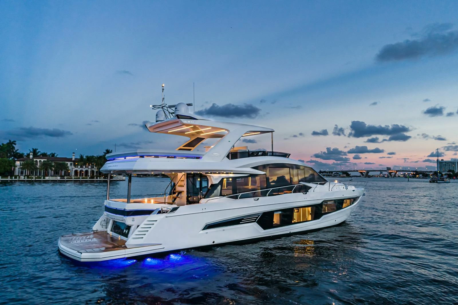 卡帝尔（Galeon）680 FLY