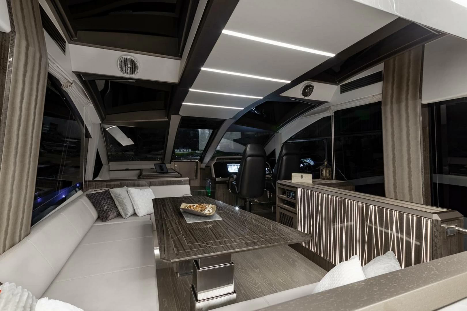 卡帝尔（Galeon）650 SKYDECK