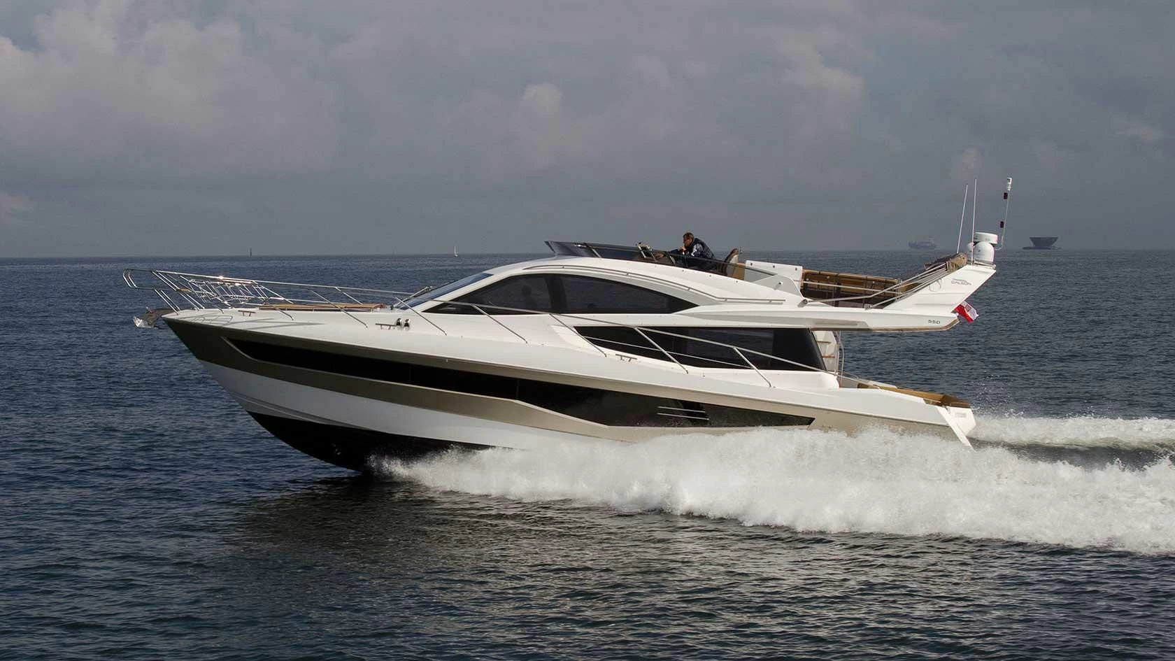 卡帝尔（Galeon）550 FLY