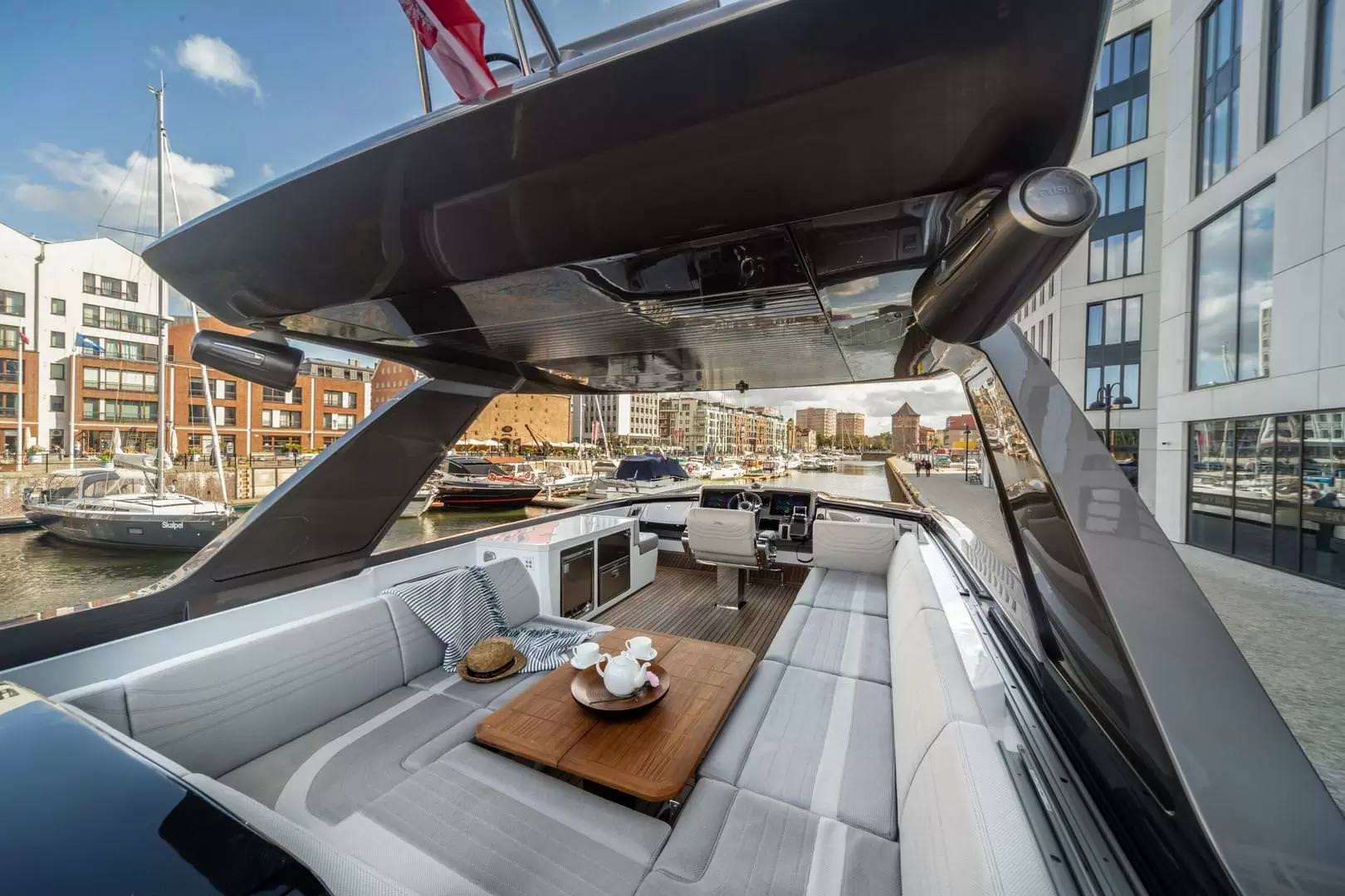 卡帝尔（Galeon）700 SKYDECK