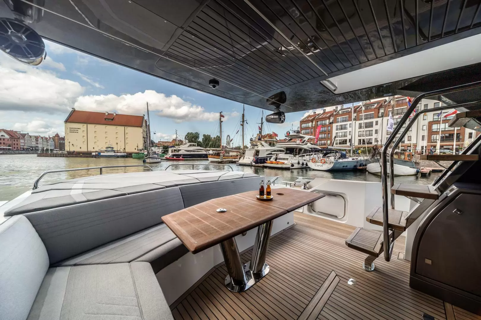 卡帝尔（Galeon）700 SKYDECK