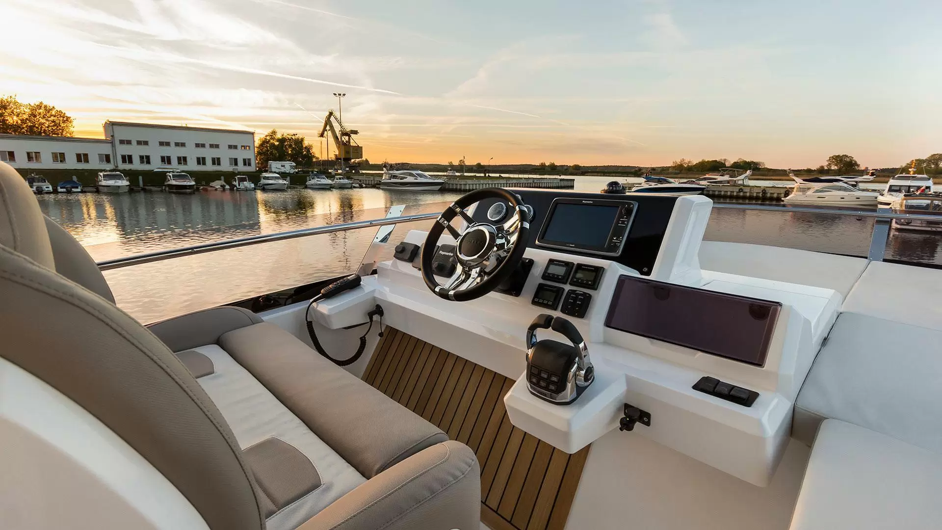 卡帝尔（Galeon）550 FLY