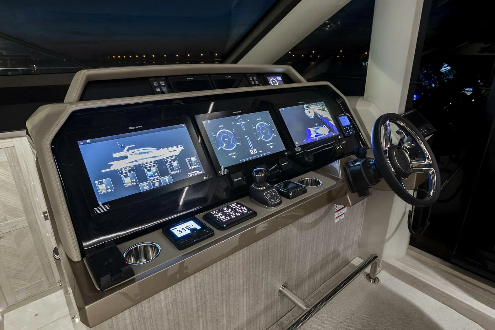 卡帝尔（Galeon）700 SKYDECK