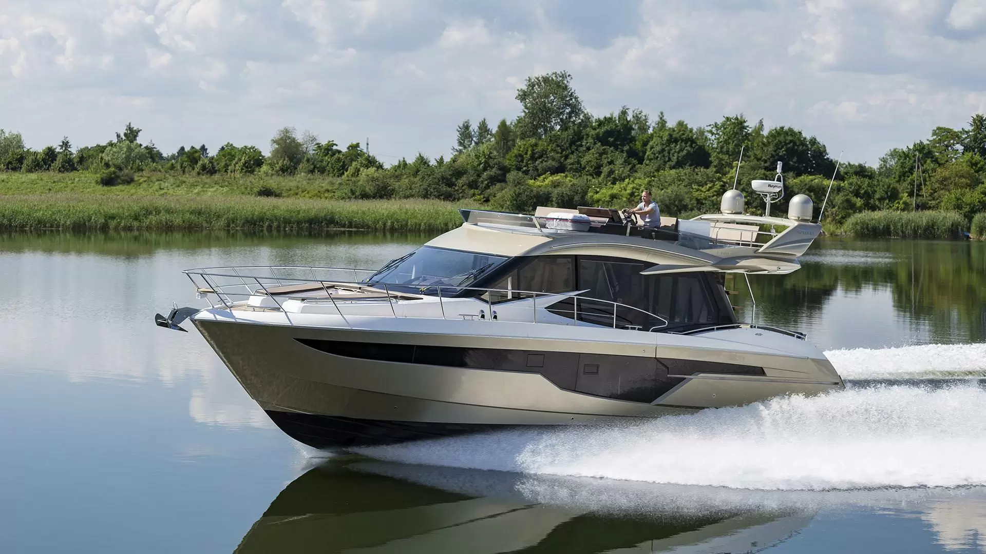 卡帝尔（Galeon）500 FLY