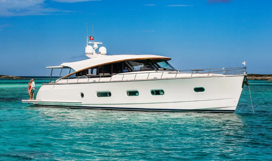 里维埃拉(Riviera)Belize66 Sedan大型游艇