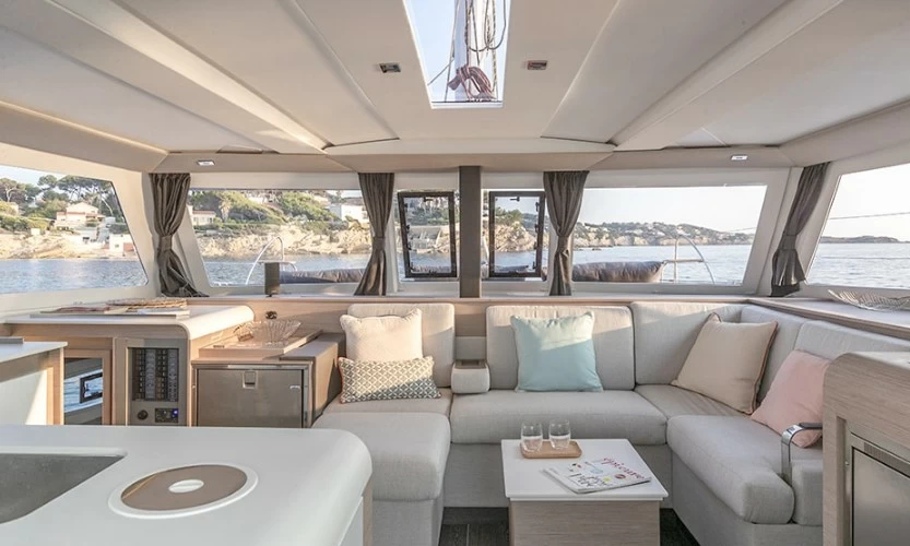 枫丹白露(Fountaine Pajot)Isla 40巡航双体帆船主甲板沙龙