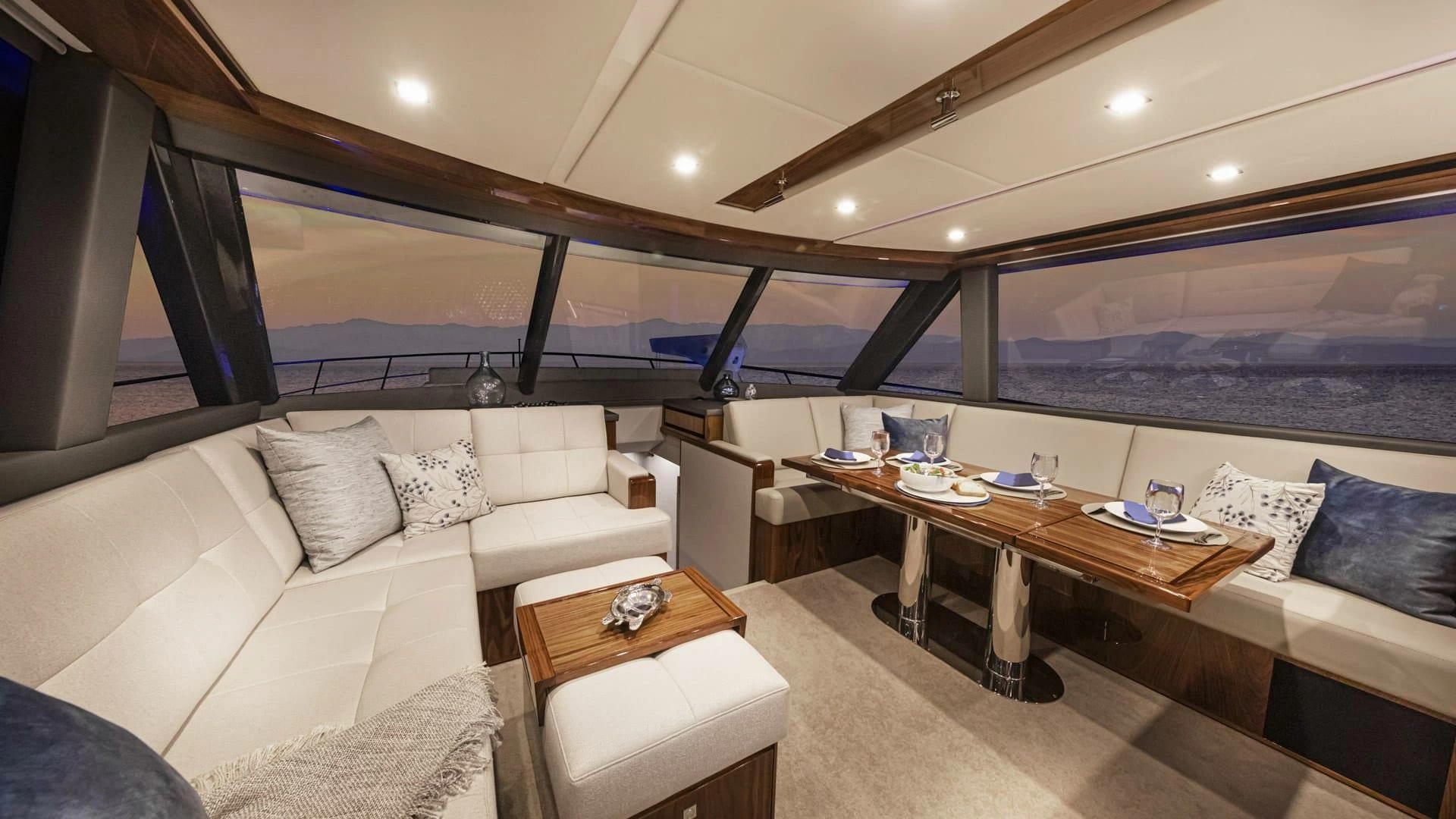 里维埃拉（Riviera）64 SPORTS MOTOR YACHT