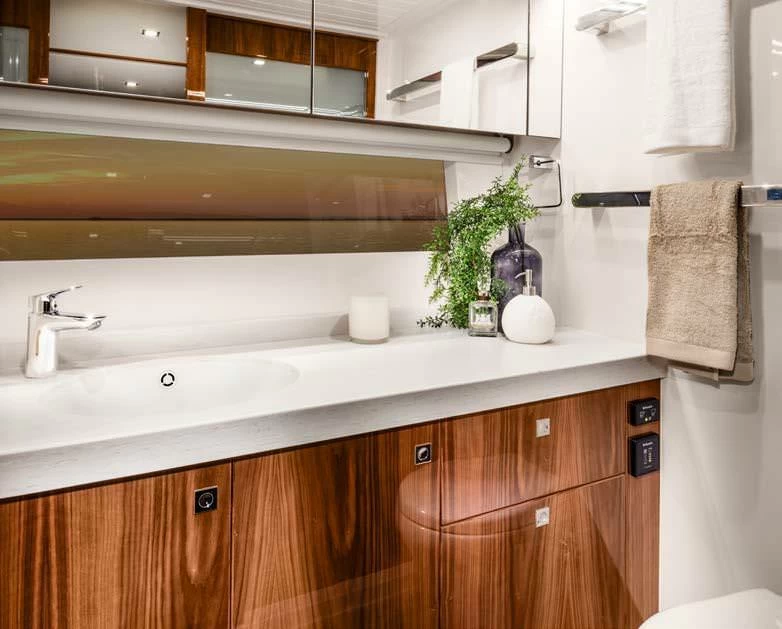 里维埃拉（Riviera）68 SPORTS MOTOR YACHT