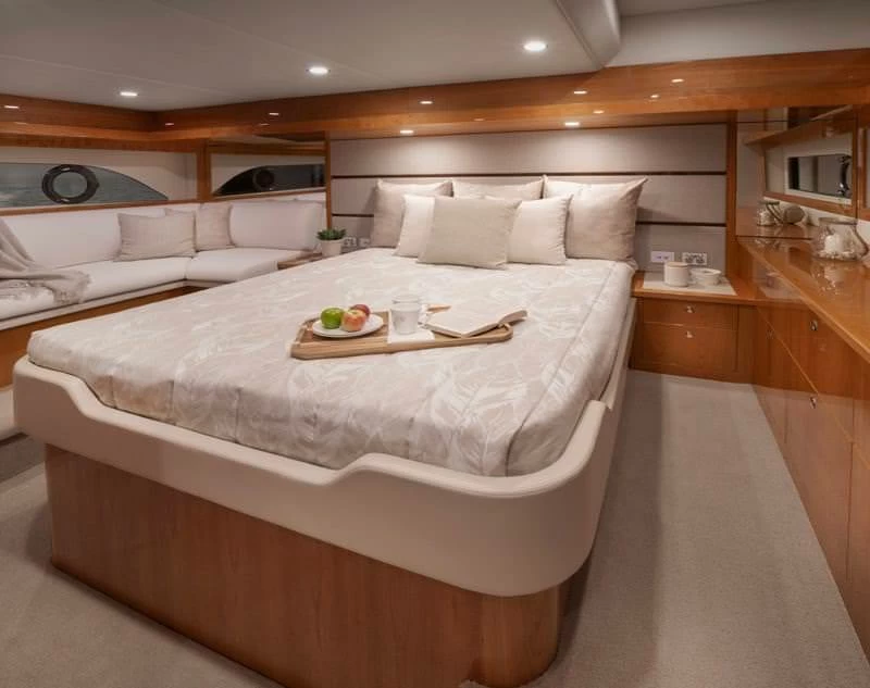 里维埃拉（Riviera）54 ENCLOSED FLYBRIDGE