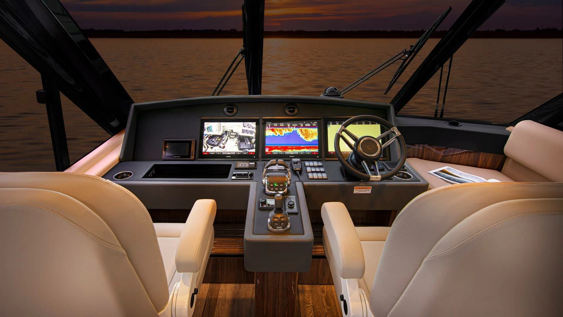 里维埃拉（Riviera）57 ENCLOSED FLYBRIDGE