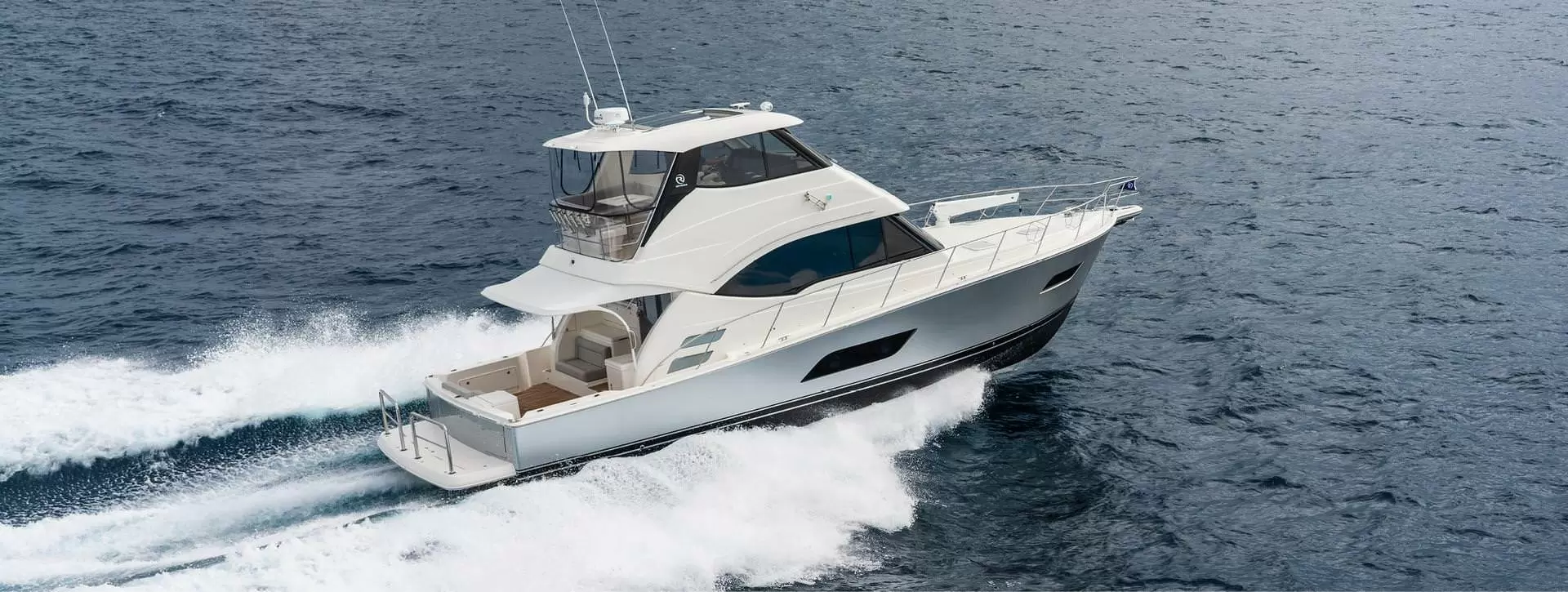 里维埃拉（Riviera）54 ENCLOSED FLYBRIDGE
